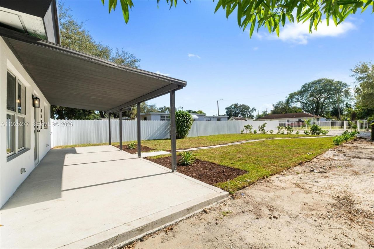 2285 NW 89th St, Miami, FL 33147 Photo