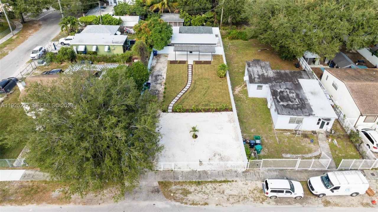 2285 NW 89th St, Miami, FL 33147 Photo