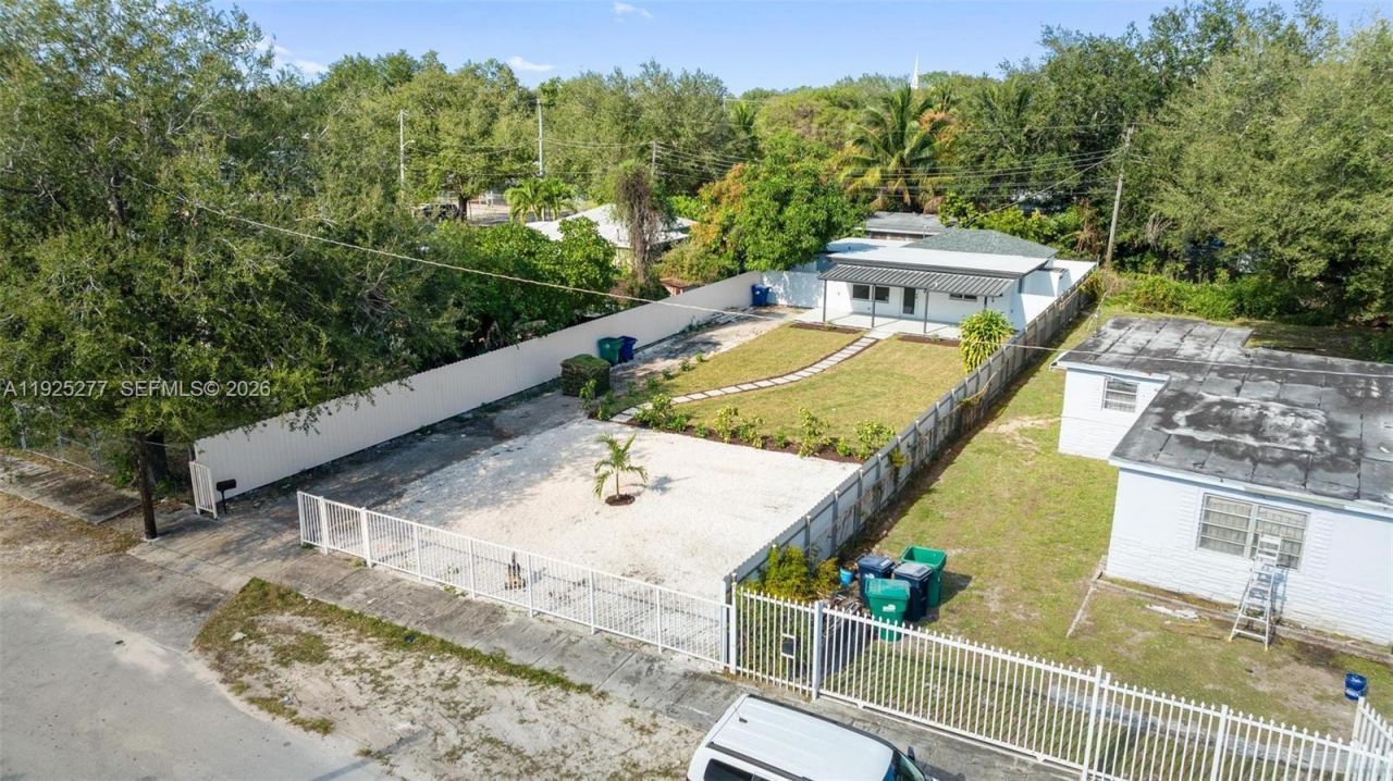 2285 NW 89th St, Miami, FL 33147 Photo