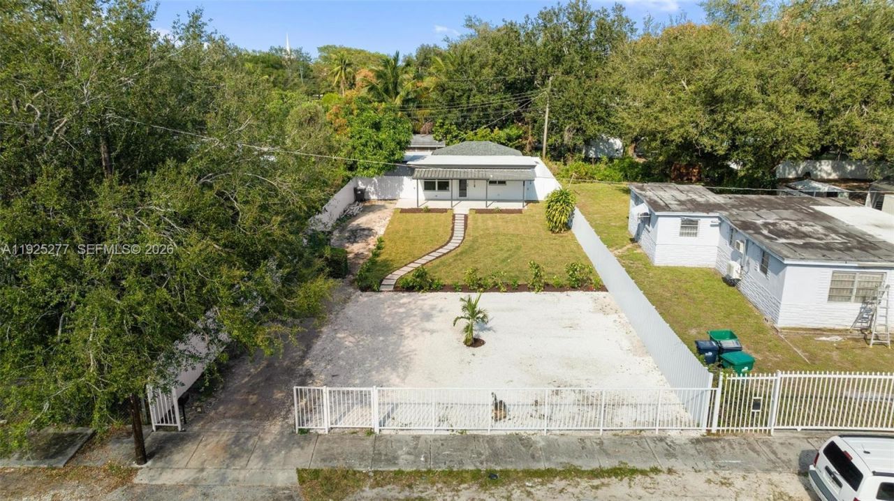 2285 NW 89th St, Miami, FL 33147 Photo