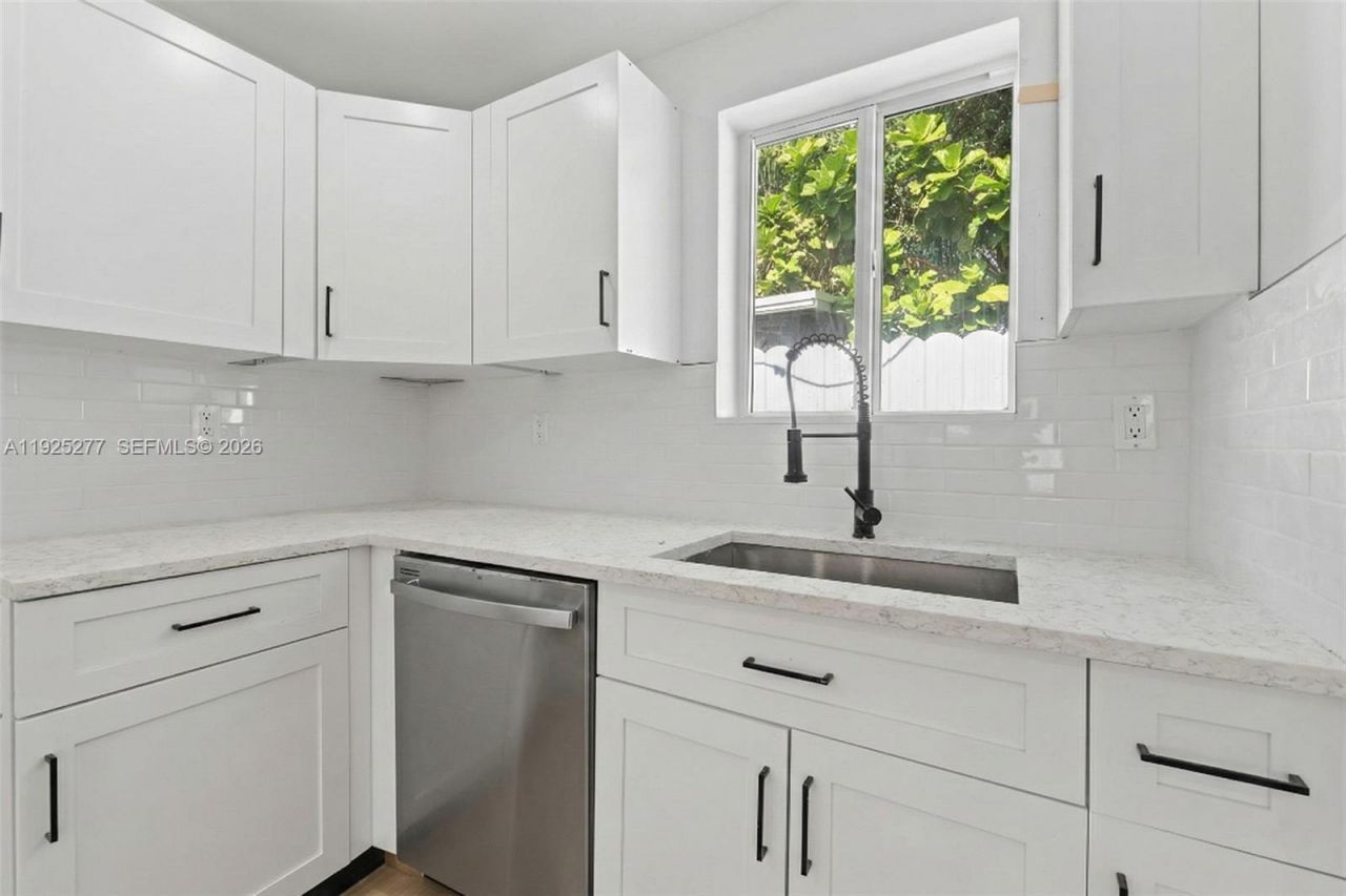 2285 NW 89th St, Miami, FL 33147 Photo