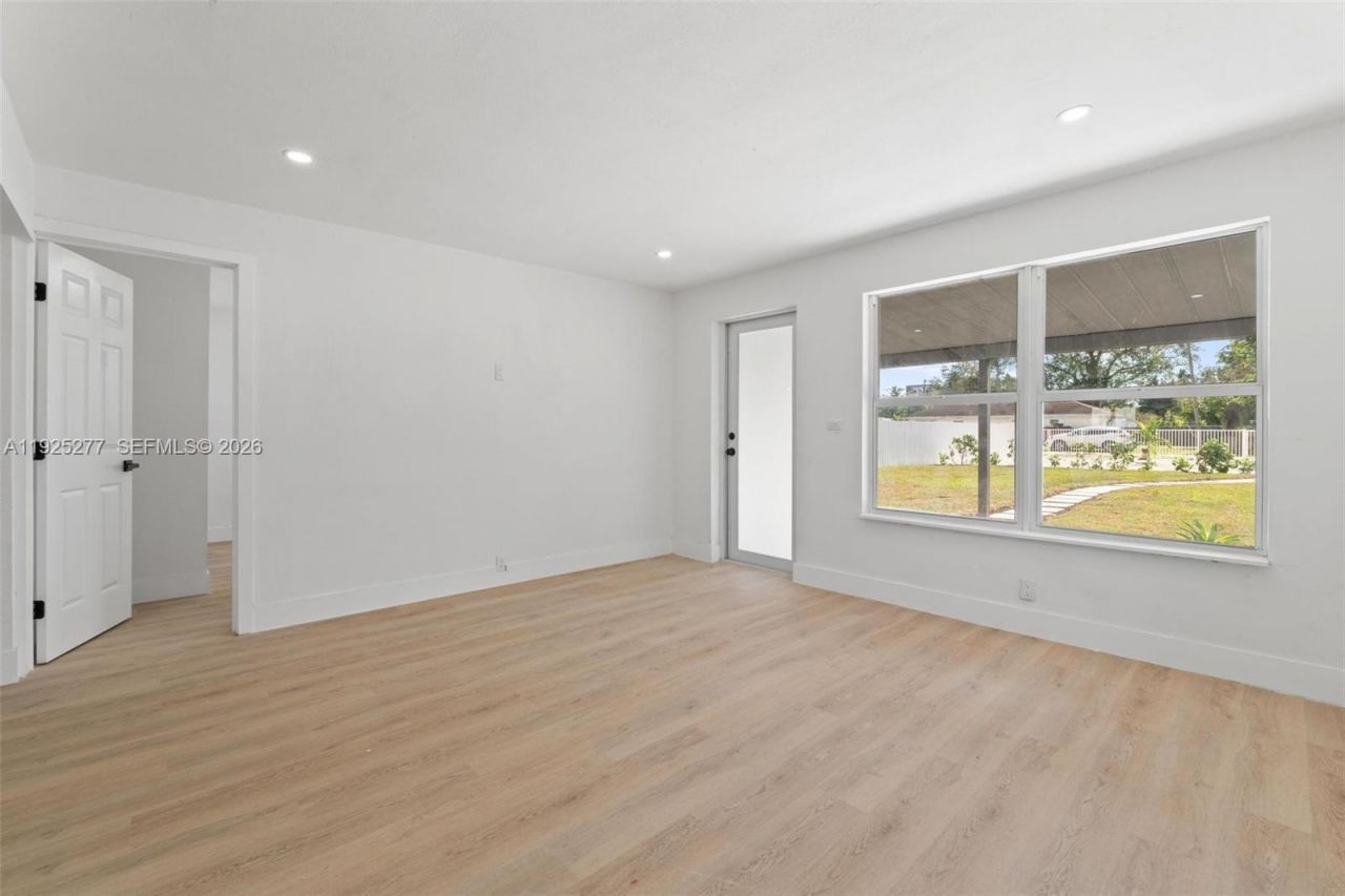 2285 NW 89th St, Miami, FL 33147 Photo