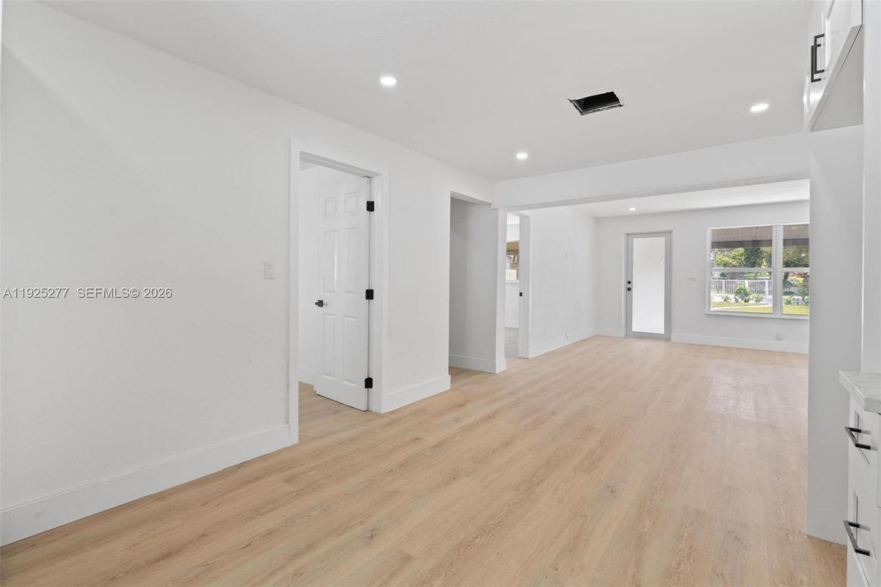 2285 NW 89th St, Miami, FL 33147 Photo