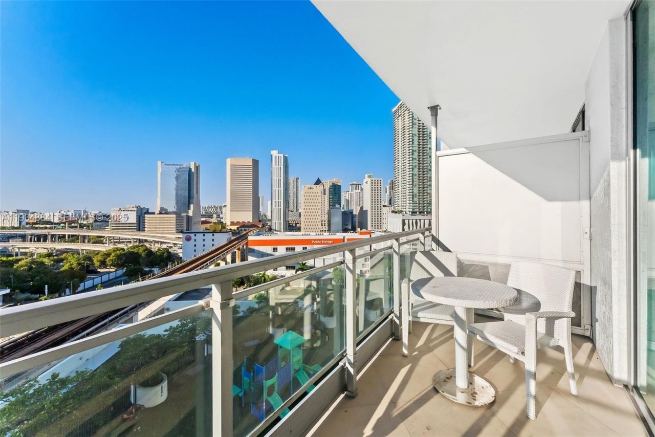 90 SW 3rd St, Unit 1410, Miami, FL 33130 Photo