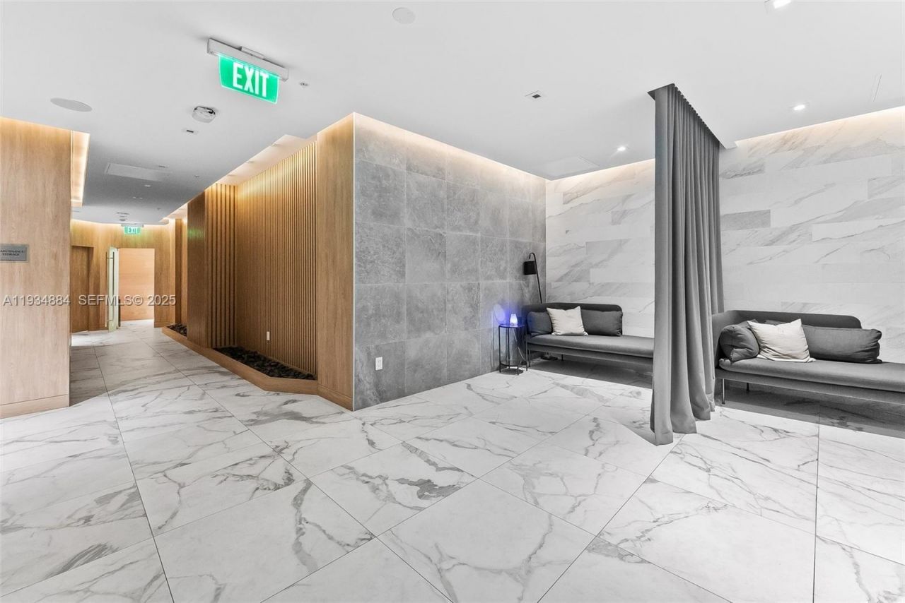 90 SW 3rd St, Unit 1410, Miami, FL 33130 Photo