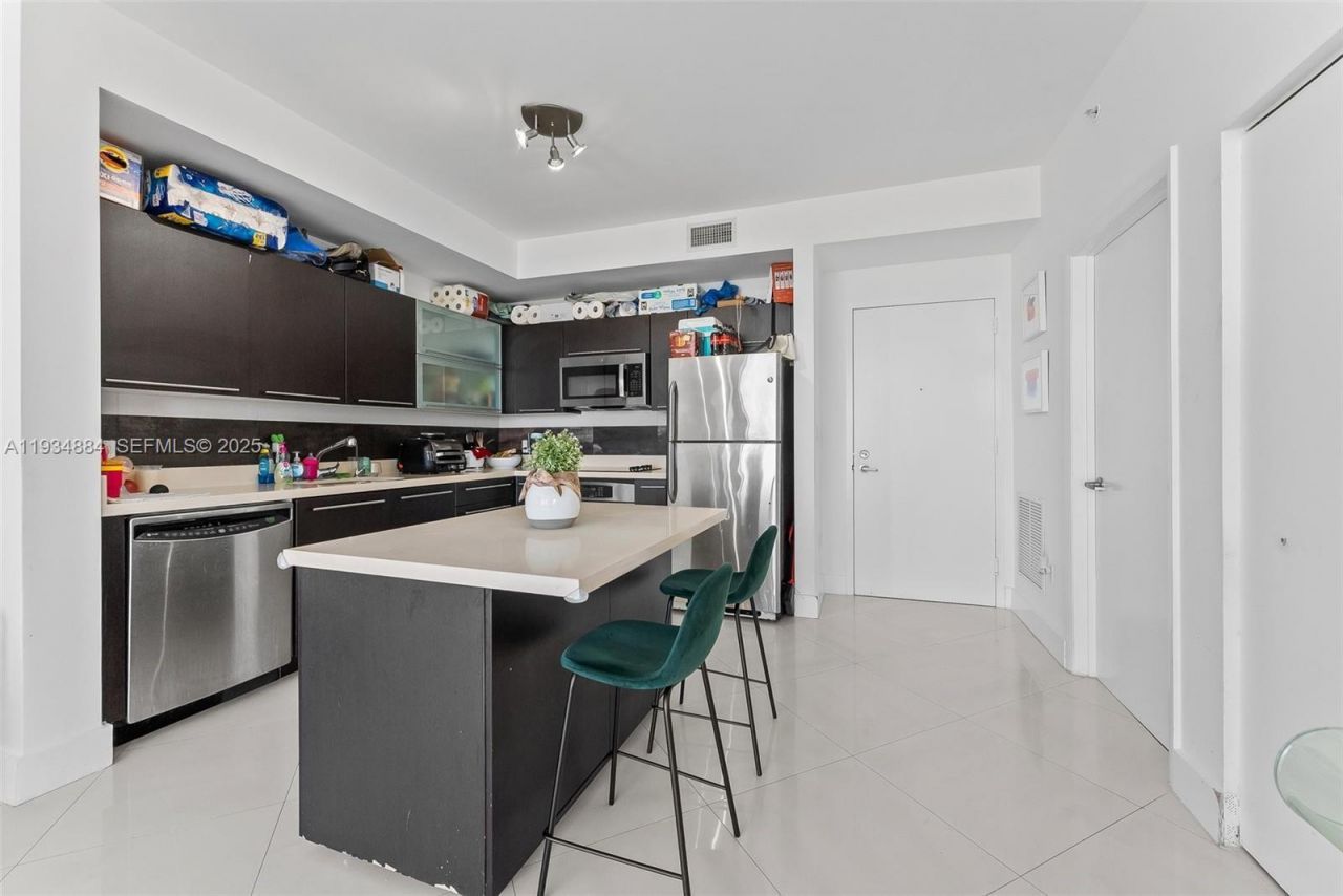 90 SW 3rd St, Unit 1410, Miami, FL 33130 Photo