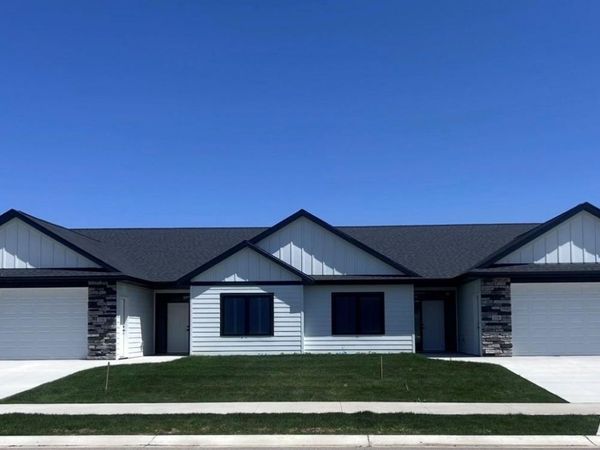 158 Sandstone Drive NW, Eyota, MN 55934