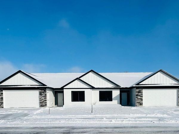 158 Sandstone Drive NW, Eyota, MN 55934