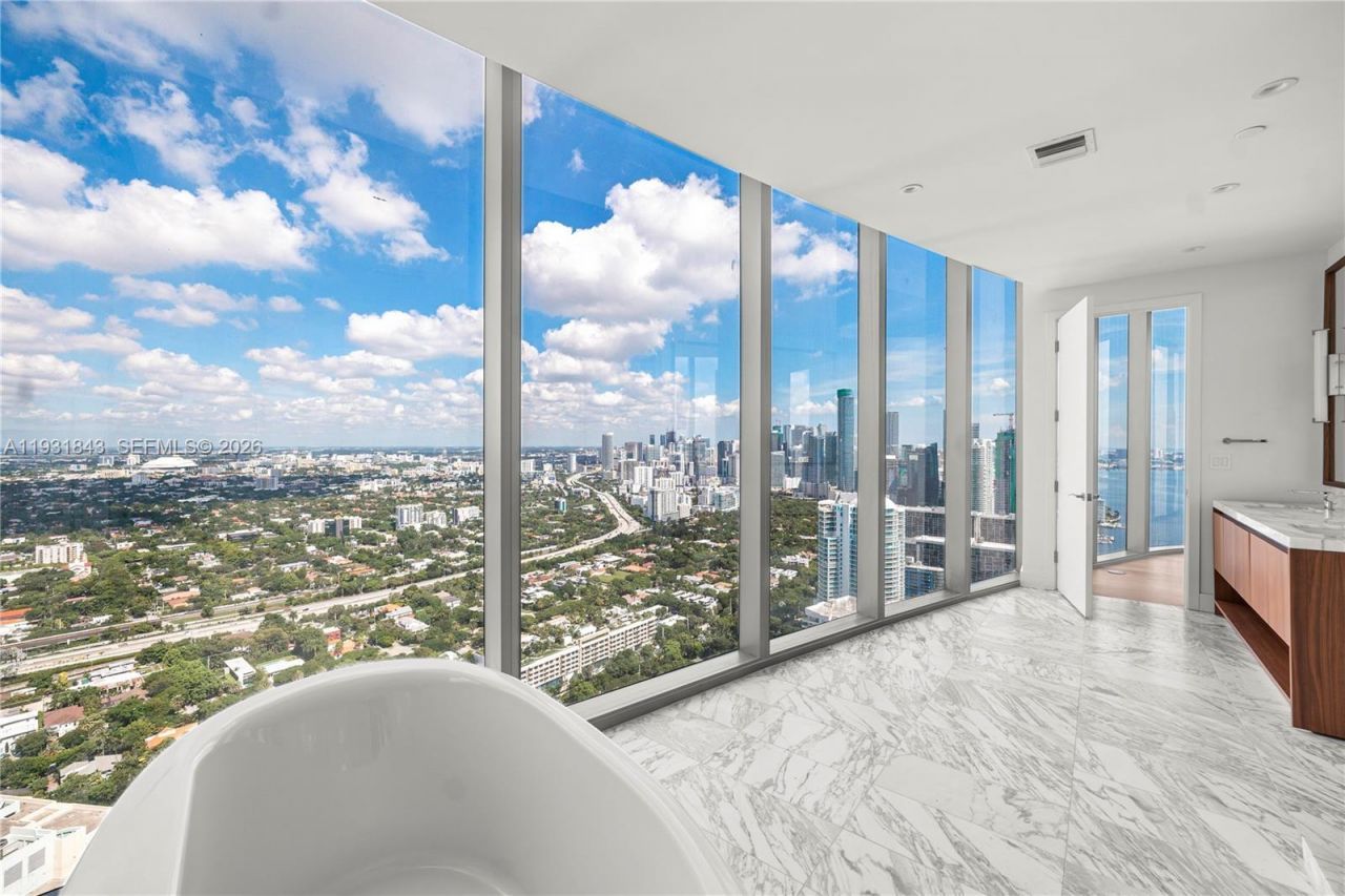 175 SE 25th Rd, Unit 4201, Miami, FL 33129 Photo