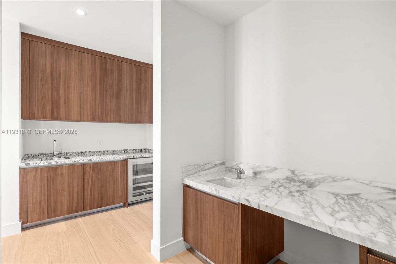175 SE 25th Rd, Unit 4201, Miami, FL 33129 Photo