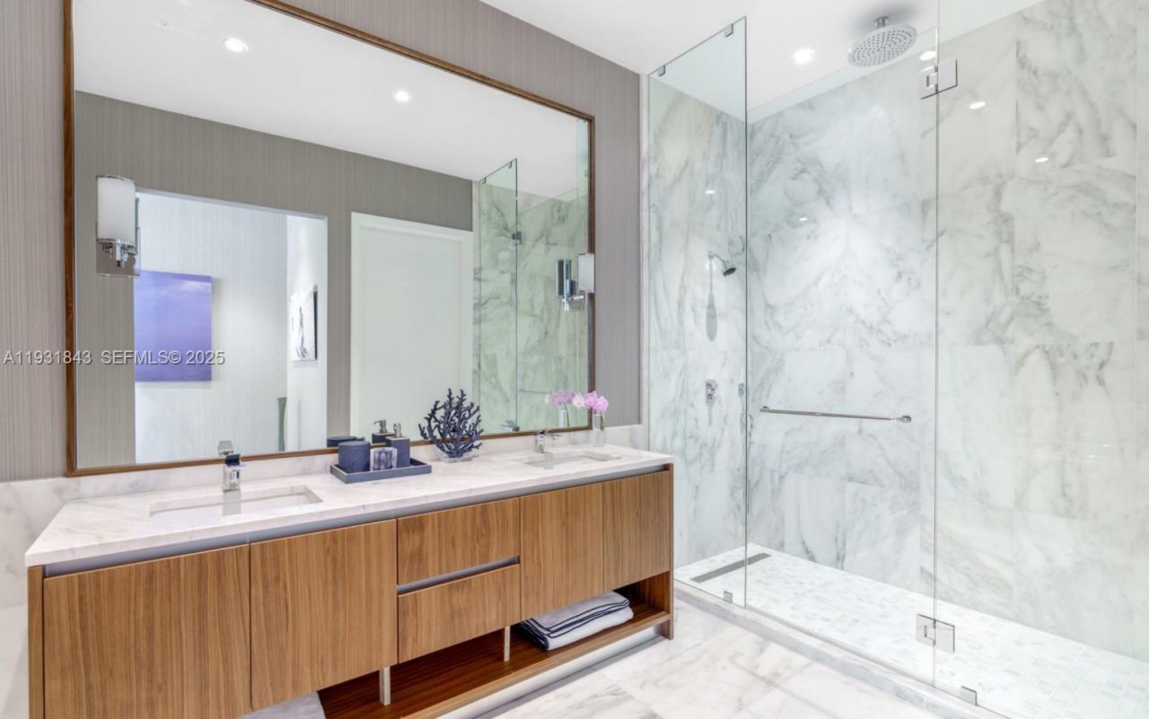 175 SE 25th Rd , Unit 4201, Miami, FL 33129 Photo