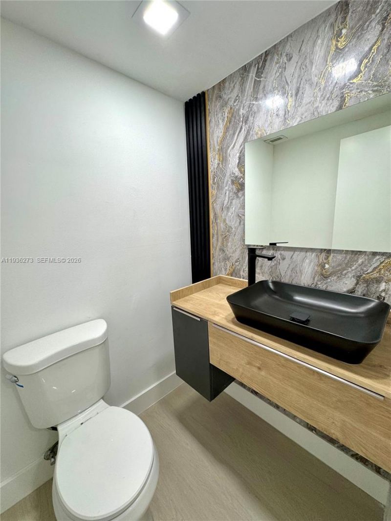 300 Bayview Dr, Unit 1201, Sunny Isles Beach, FL 33160 Photo