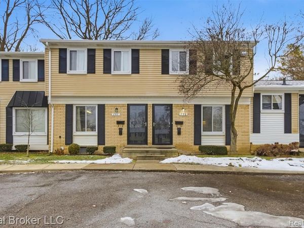 759 Hilldale Circle, Milford Vlg, MI 48381