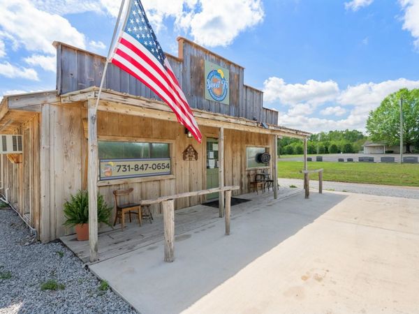 2598 TN AVE N, Parsons, TN 38363