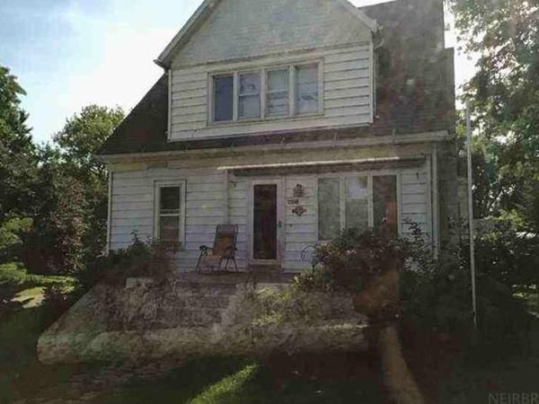 208 N 3Rd St , Wallingford, IA 51365