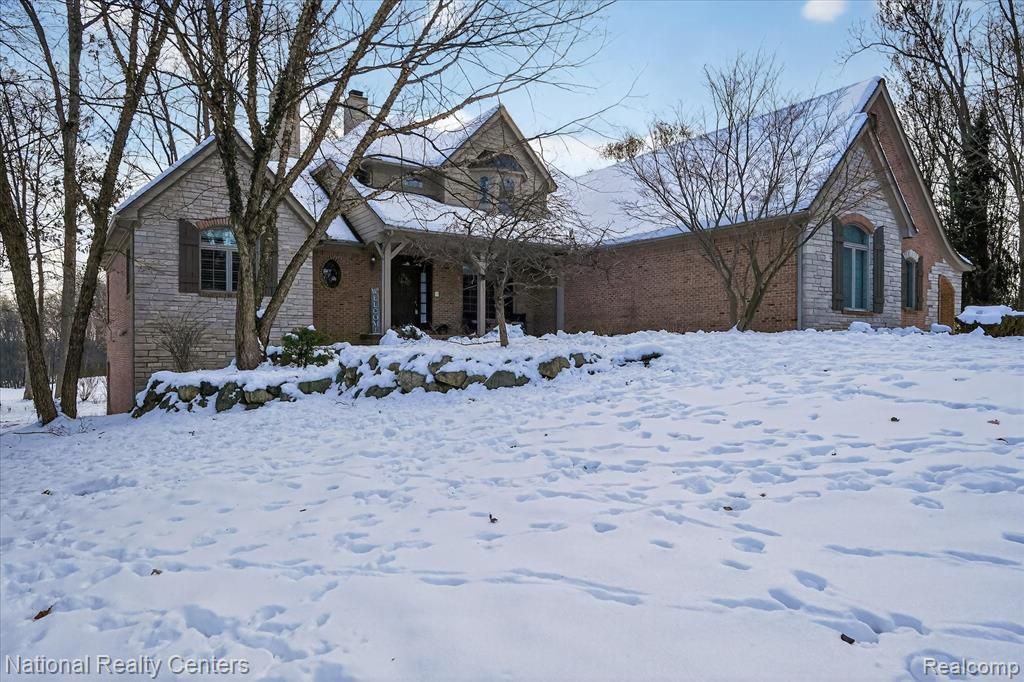 1569 Gleneagles, Highland Township, MI 48357 Main Photo