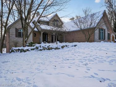 1569 Gleneagles, Highland Twp, MI 48357