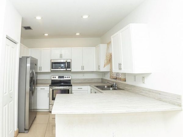 20920 NE 8th Avenue, Miami, FL 33179