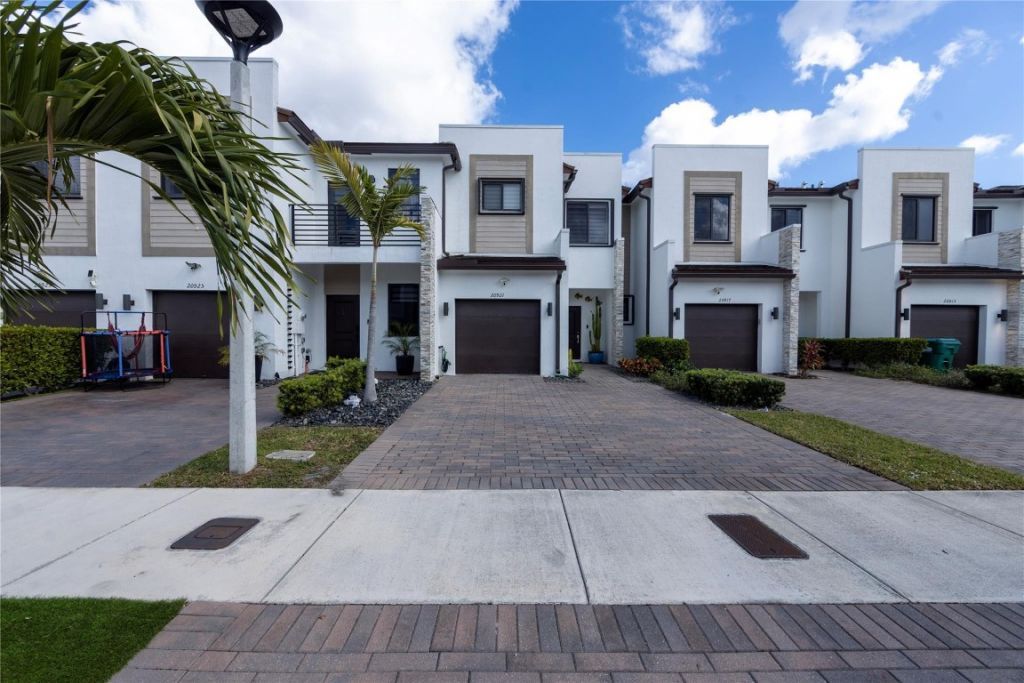 20920 NE 8th Avenue, Miami, FL 33179 Photo