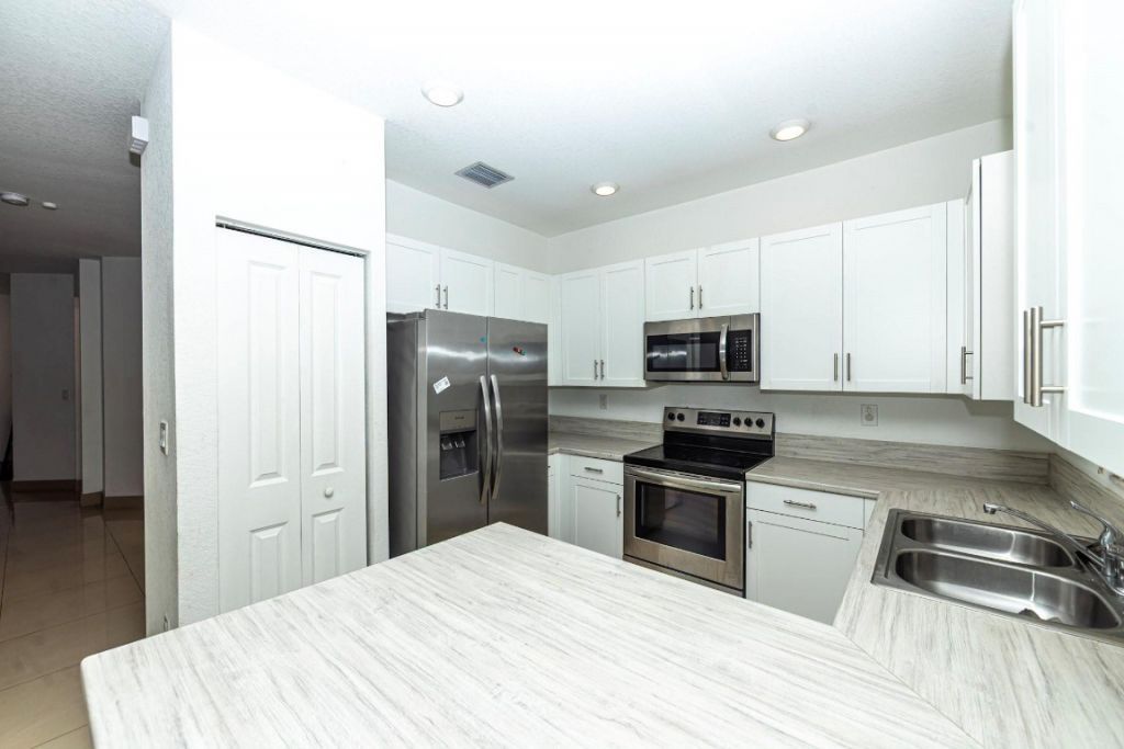 20920 NE 8th Avenue, Miami, FL 33179 Photo