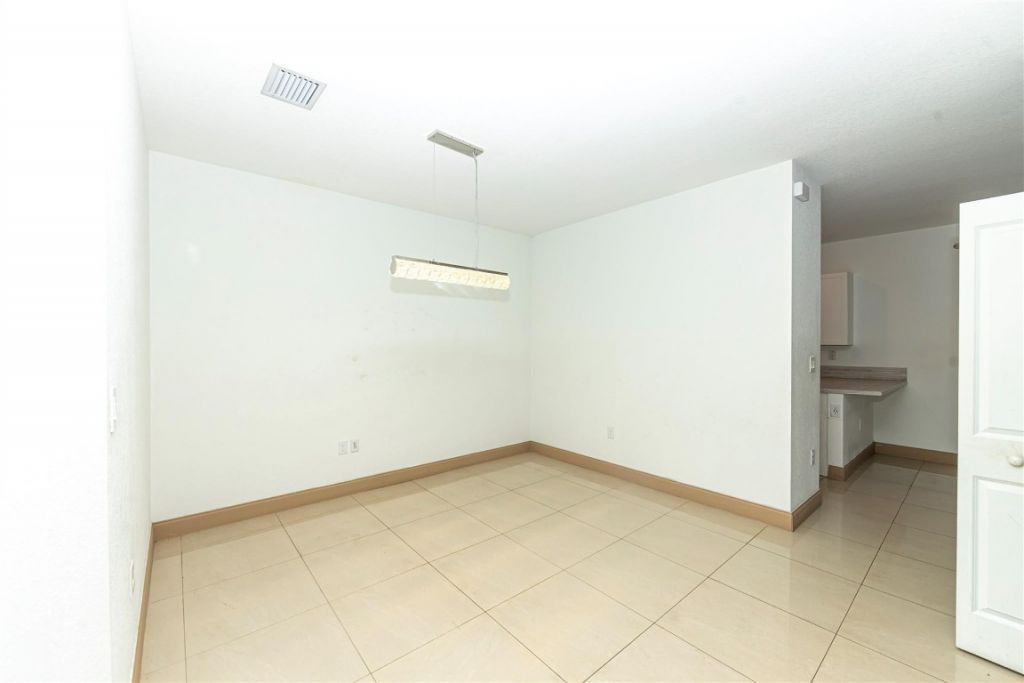 20920 NE 8th Avenue, Miami, FL 33179 Photo