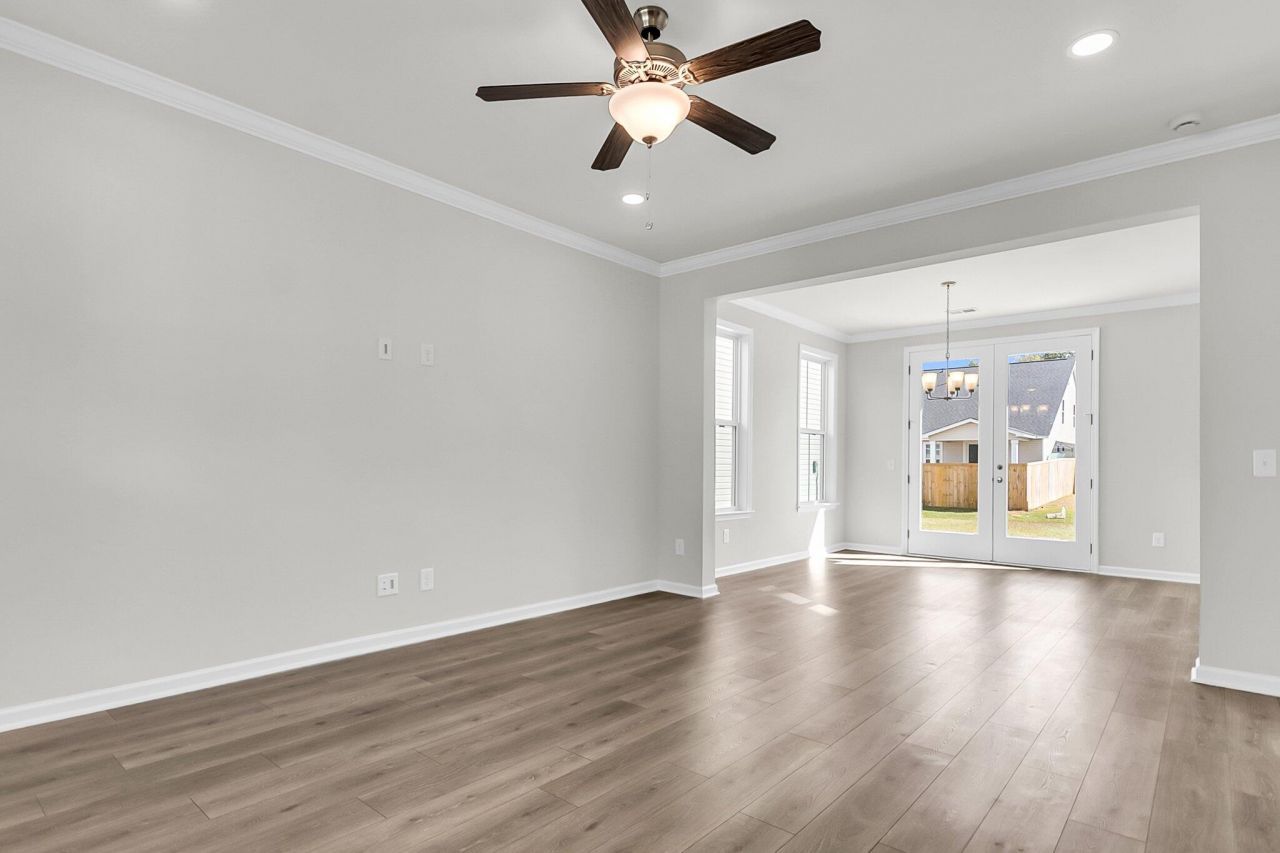 813 Abbey Gardens Lane Photo 4