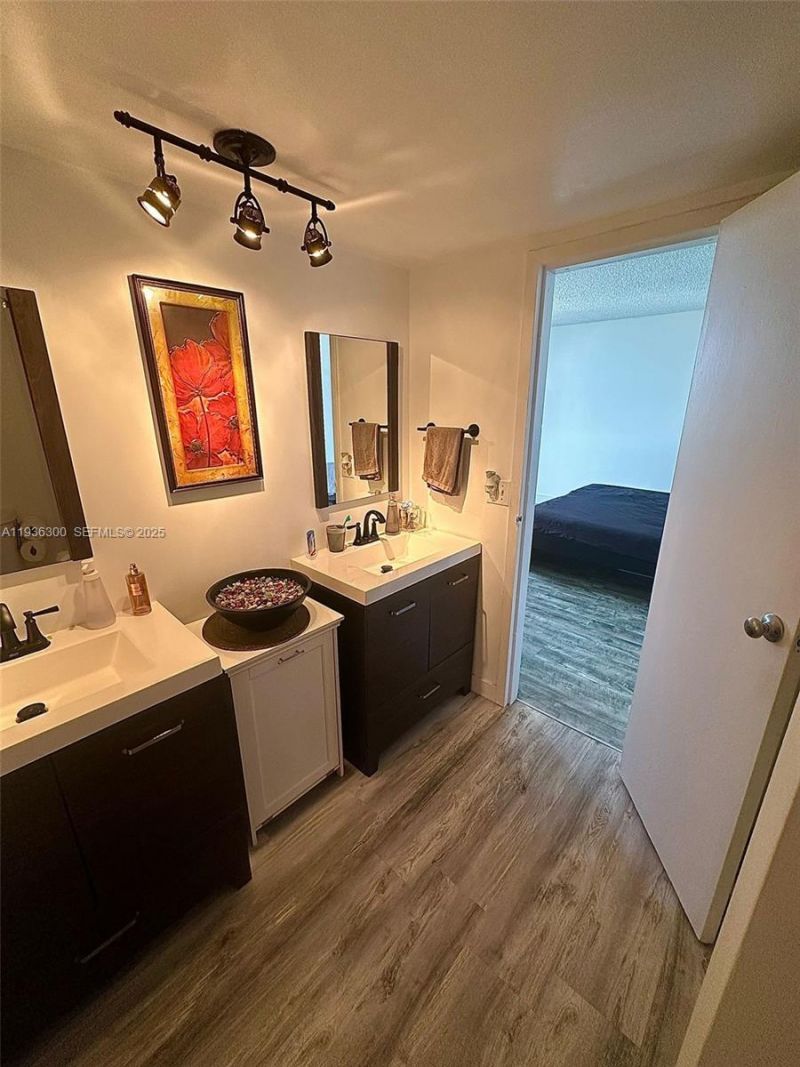 13499 Biscayne Blvd , Unit 1013, North Miami, FL 33181 Photo