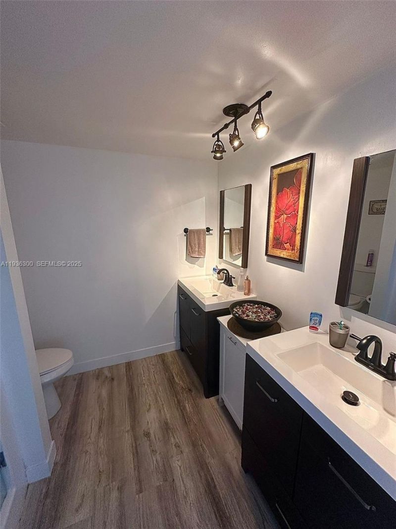 13499 Biscayne Blvd , Unit 1013, North Miami, FL 33181 Photo