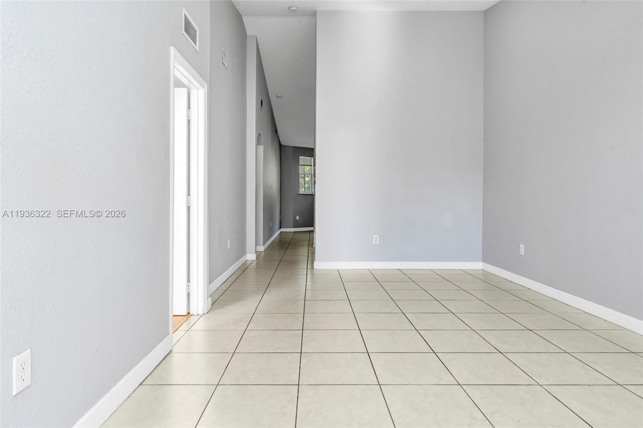1543 SE 25th St, Unit 204, Homestead, FL 33035 Photo