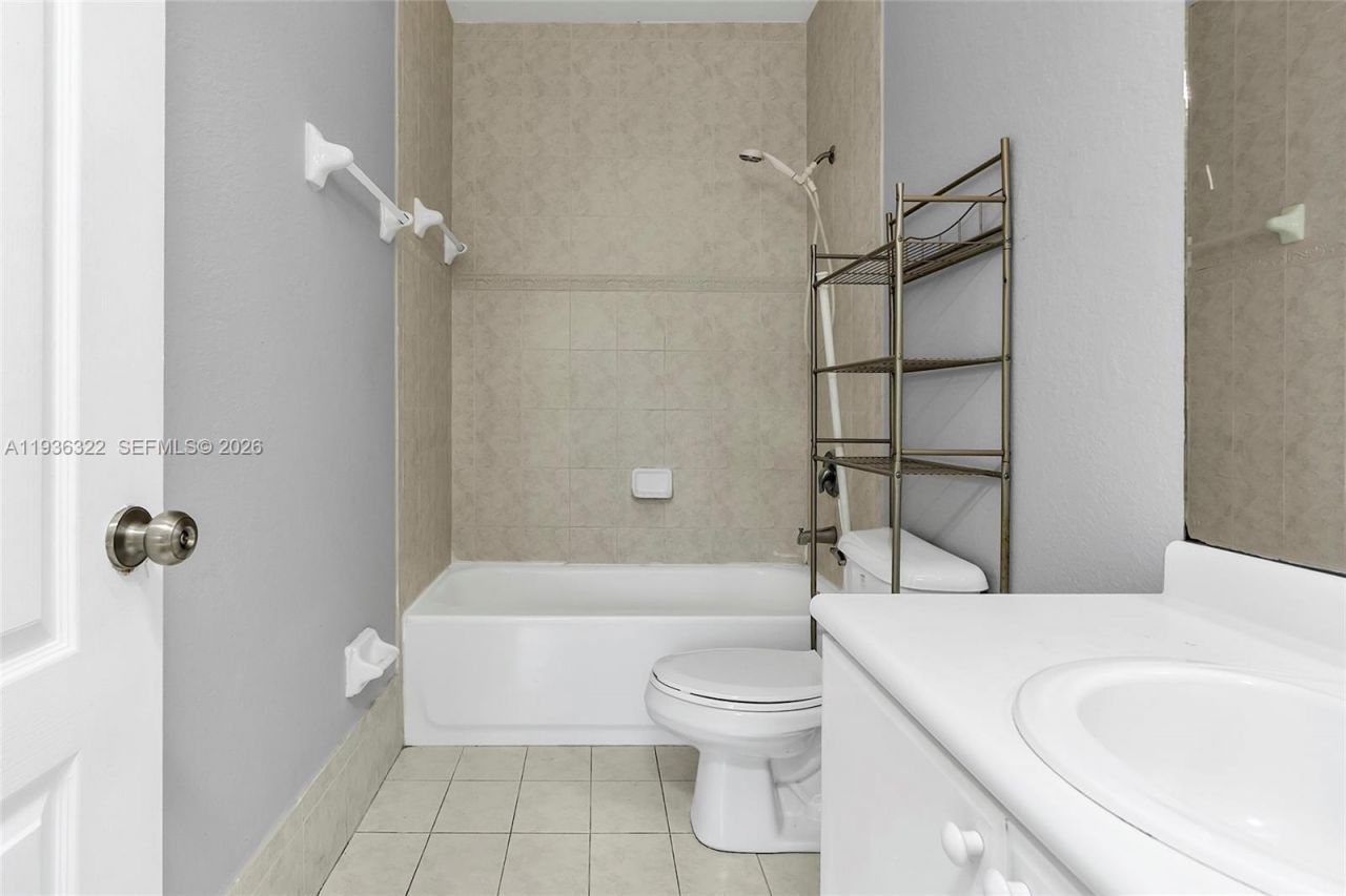 1543 SE 25th St, Unit 204, Homestead, FL 33035 Photo