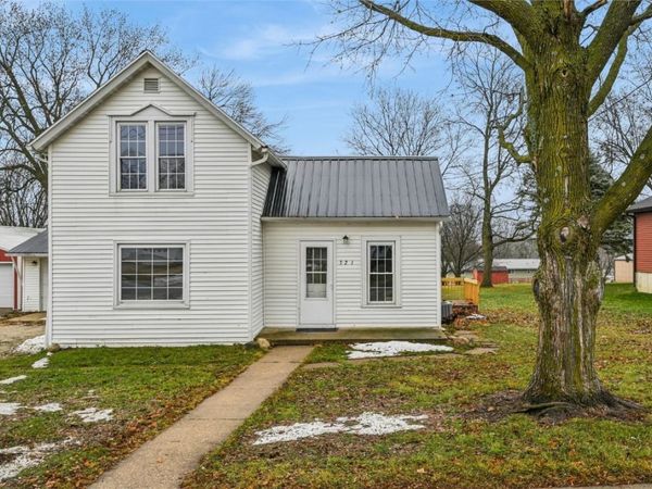 321 3rd Street S, Coggon, IA 52218