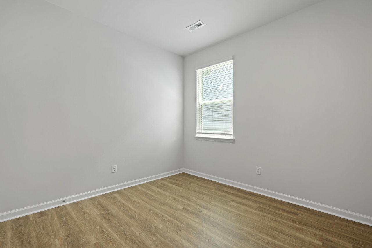 1007 Laurel Oaks Drive Photo 4