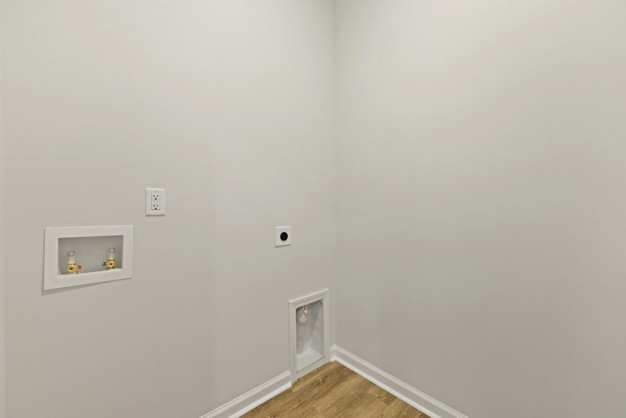 1007 Laurel Oaks Drive Photo 8