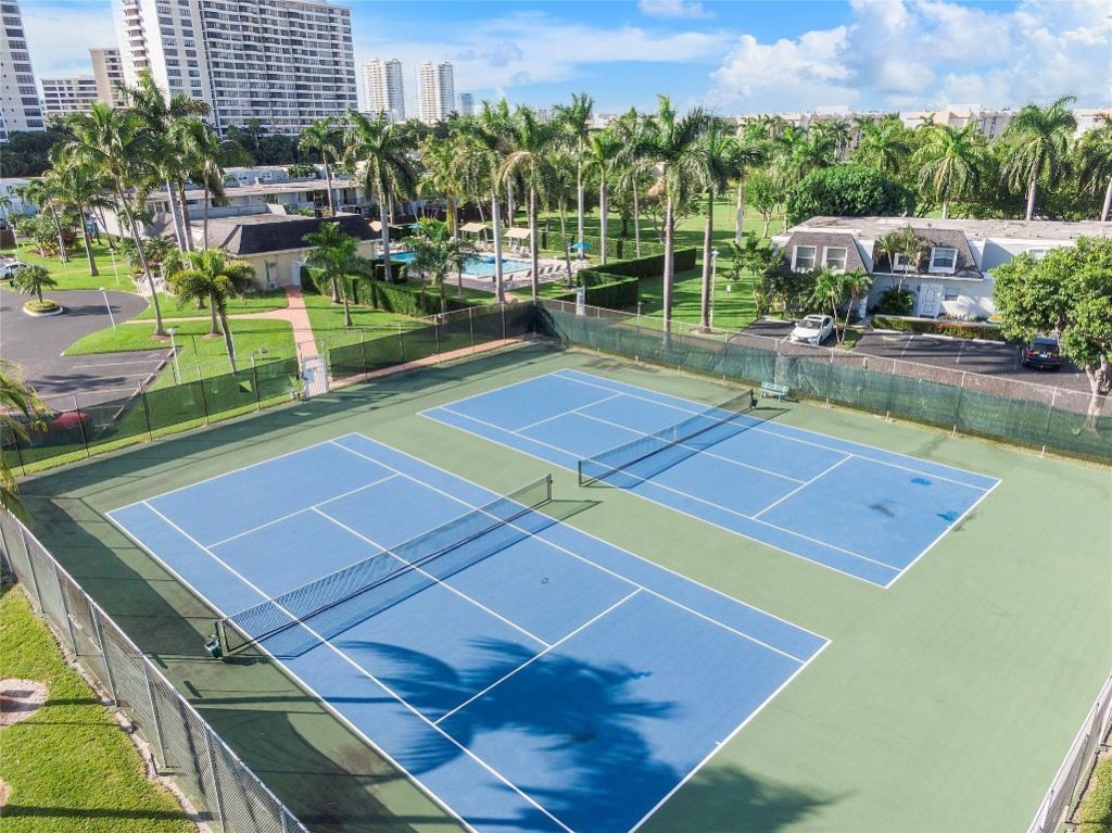 814 NE 25, Unit 64, Hallandale Beach, FL 33009 Photo