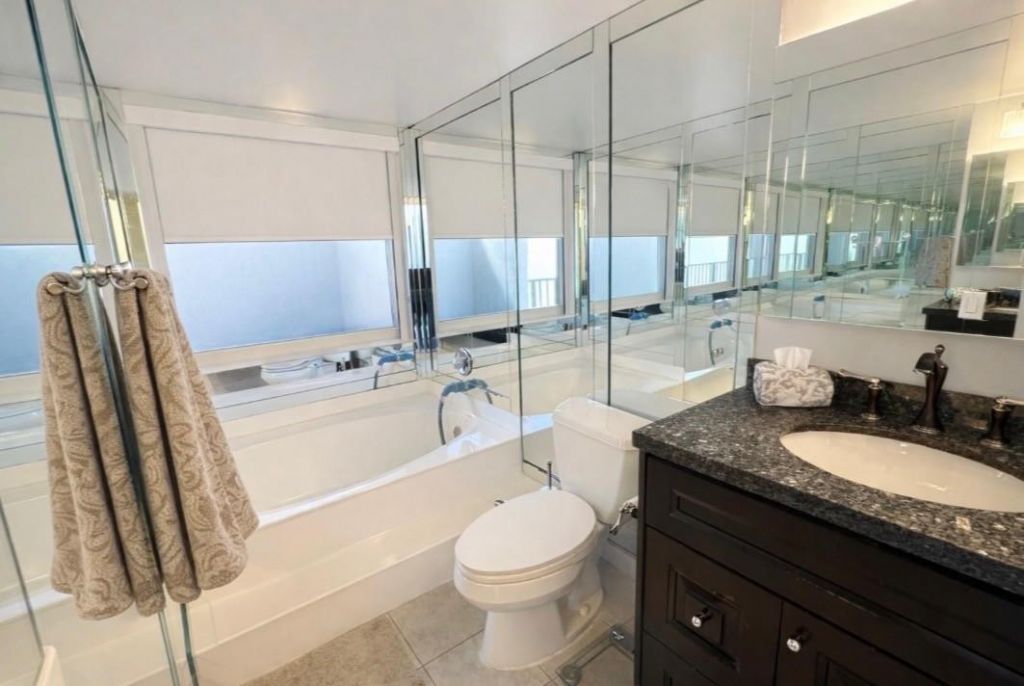 814 NE 25, Unit 64, Hallandale Beach, FL 33009 Photo