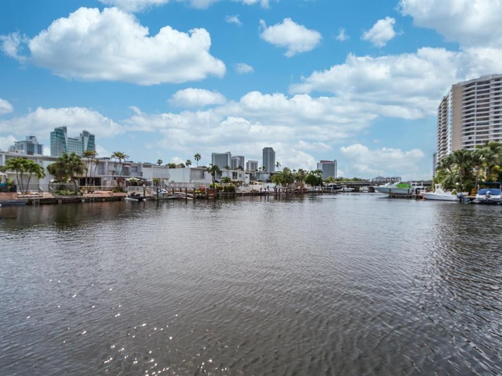 814 NE 25, Unit 64, Hallandale Beach, FL 33009 Photo