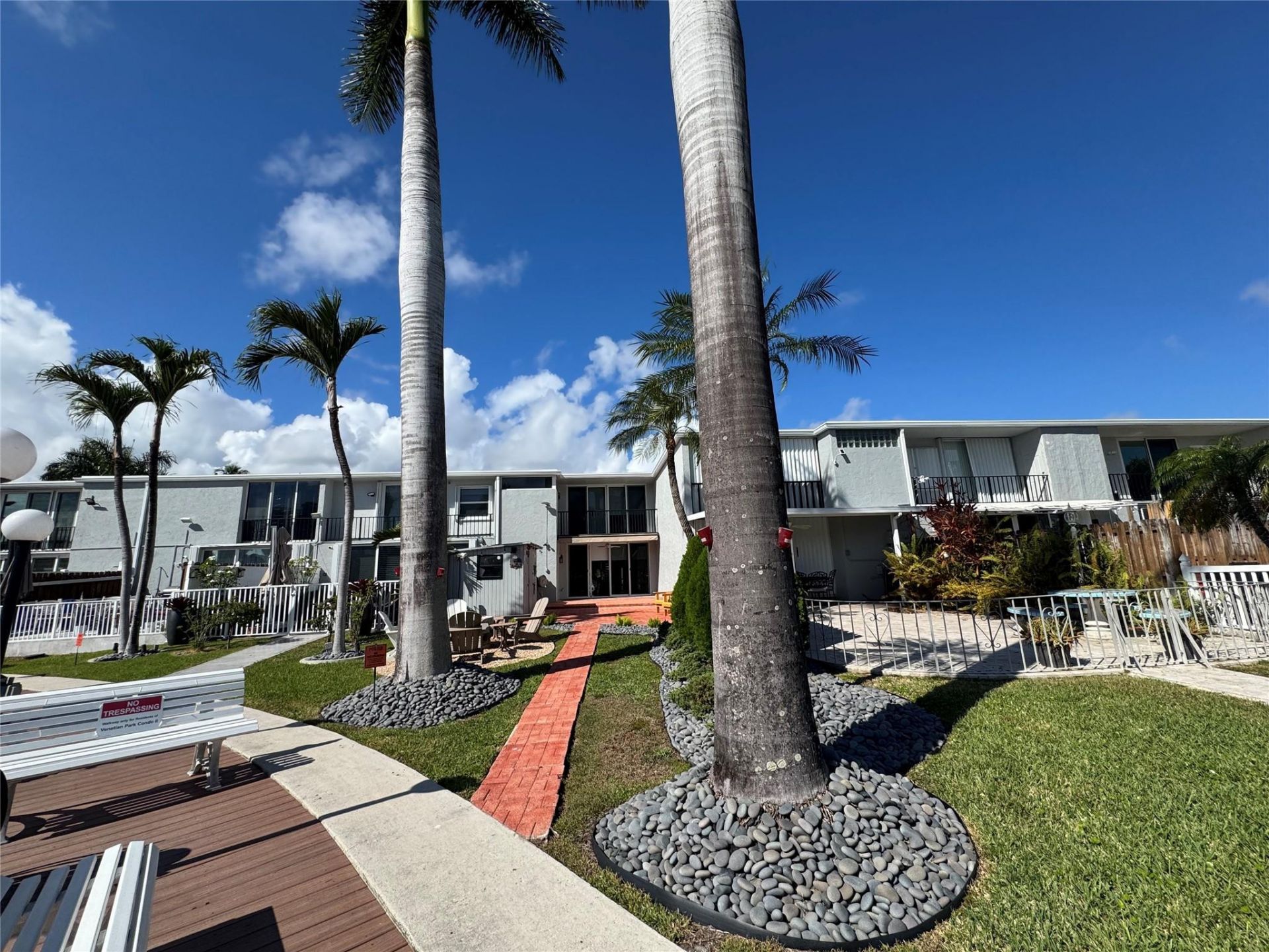 814 NE 25, Unit 64, Hallandale Beach, FL 33009 Photo