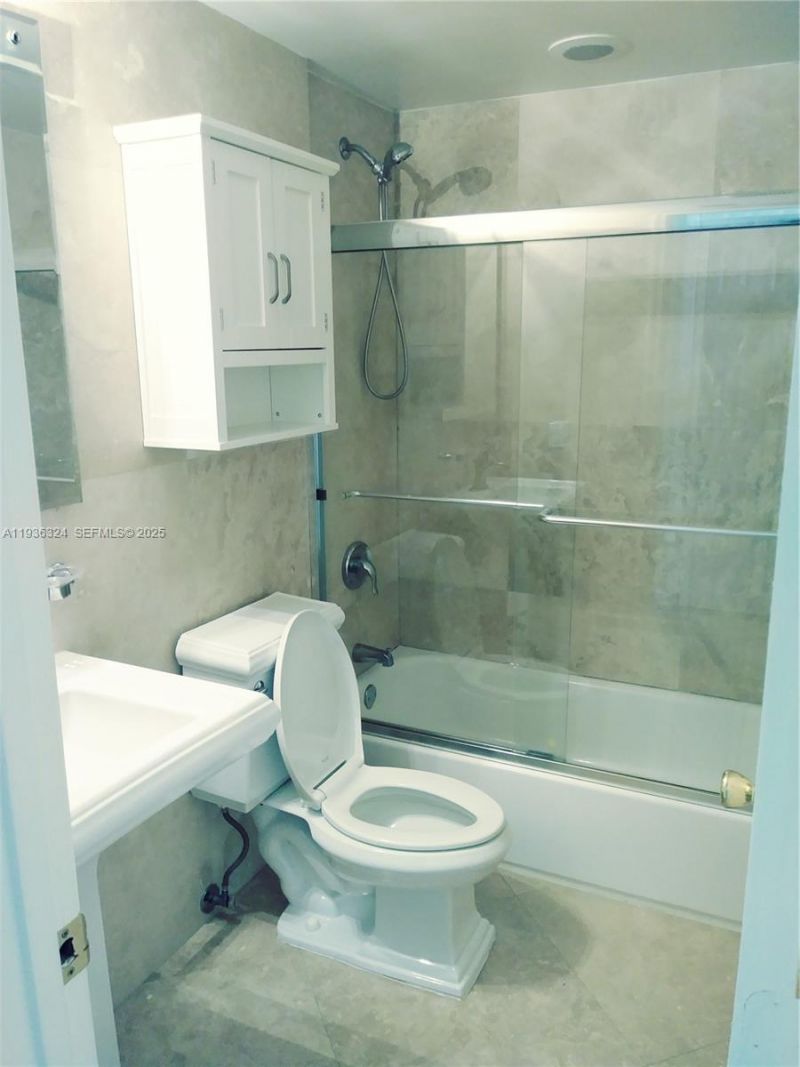 1864 NE 46th St, Unit E1, Fort Lauderdale, FL 33308 Photo