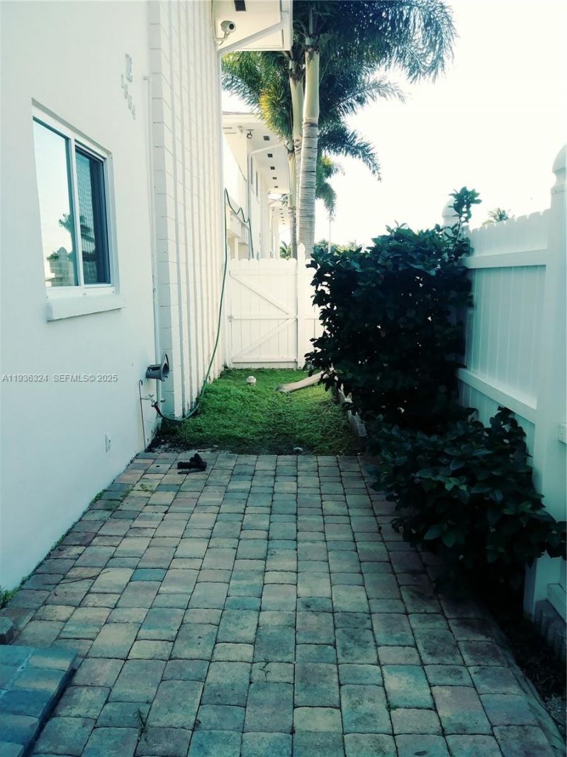 1864 NE 46th St, Unit E1, Fort Lauderdale, FL 33308 Photo