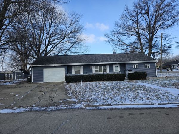 2202 Chestnut Avenue, Sterling, IL 61081