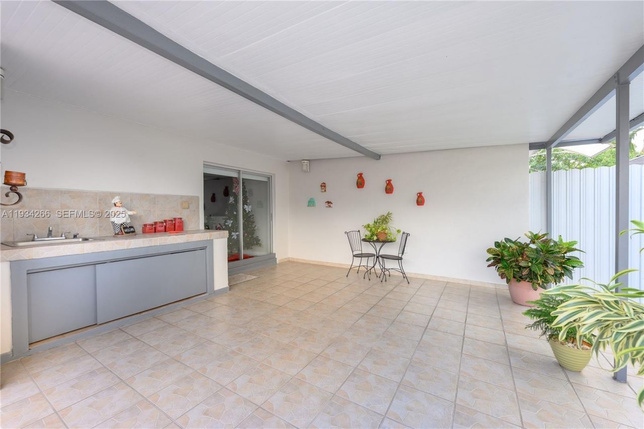 30 SW 57th Ct, Miami, FL 33144 Photo