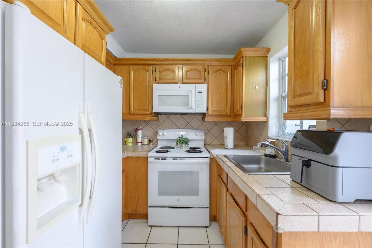 30 SW 57th Ct, Miami, FL 33144 Photo