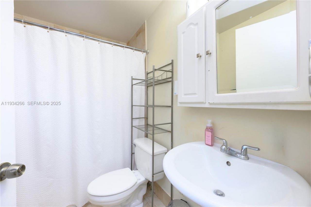 30 SW 57th Ct, Miami, FL 33144 Photo