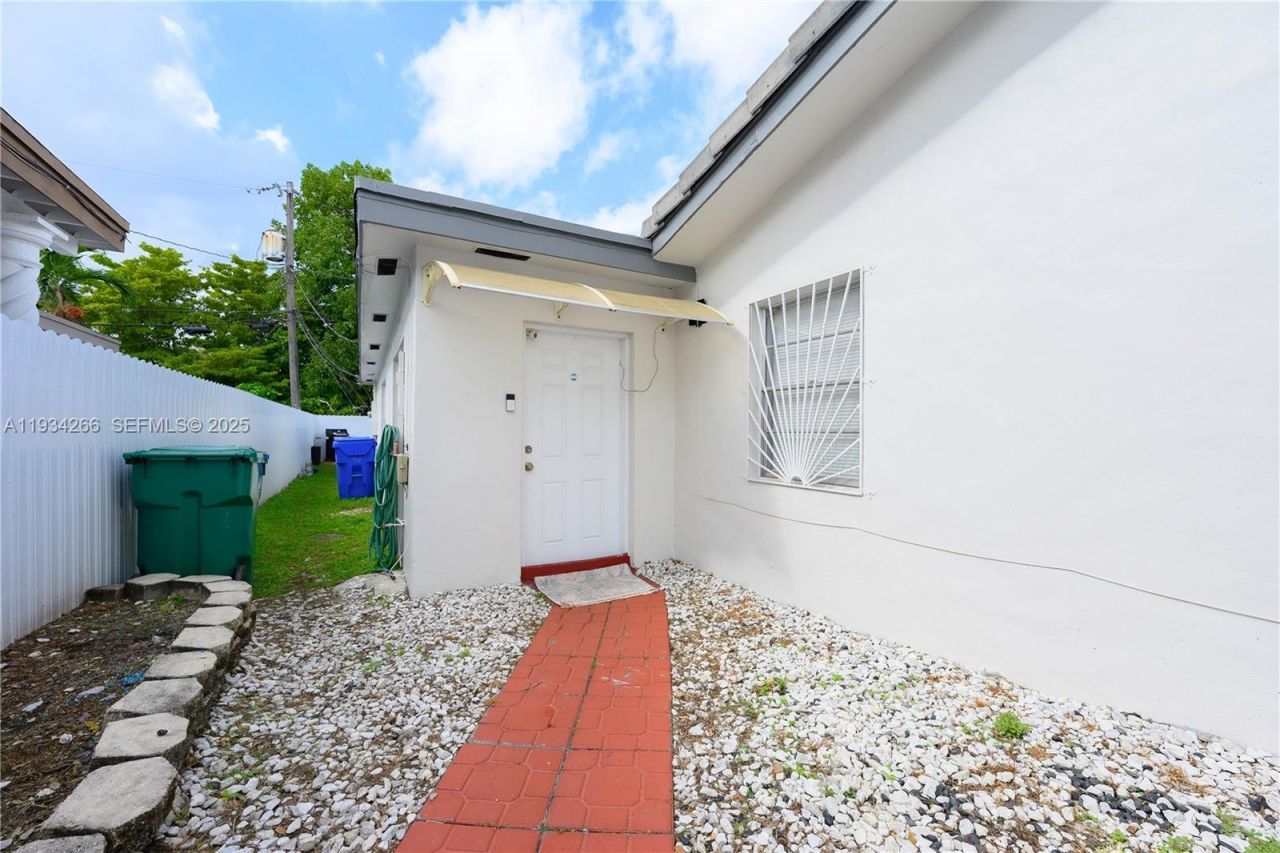 30 SW 57th Ct, Miami, FL 33144 Photo