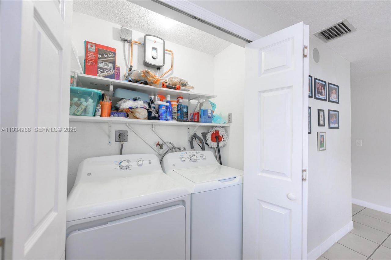 30 SW 57th Ct, Miami, FL 33144 Photo