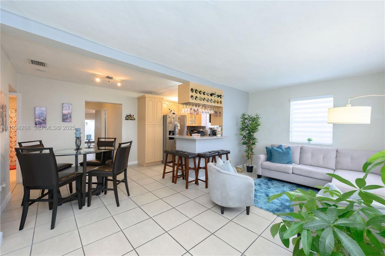 30 SW 57th Ct, Miami, FL 33144 Photo