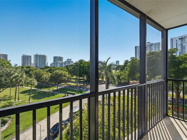 3401 N Country Club Dr, Unit 519, Aventura, FL 33180