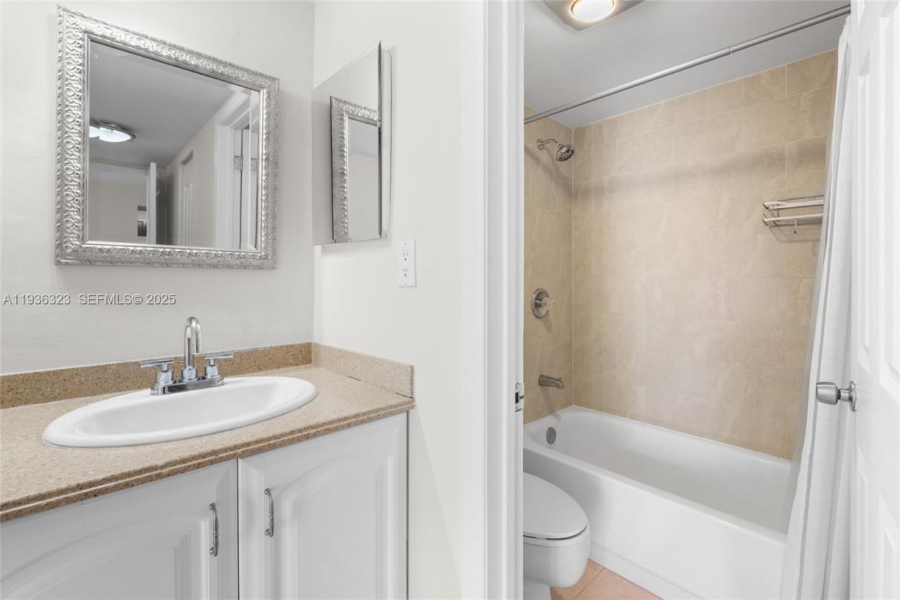 3401 N Country Club Dr, Unit 519, Aventura, FL 33180 Photo