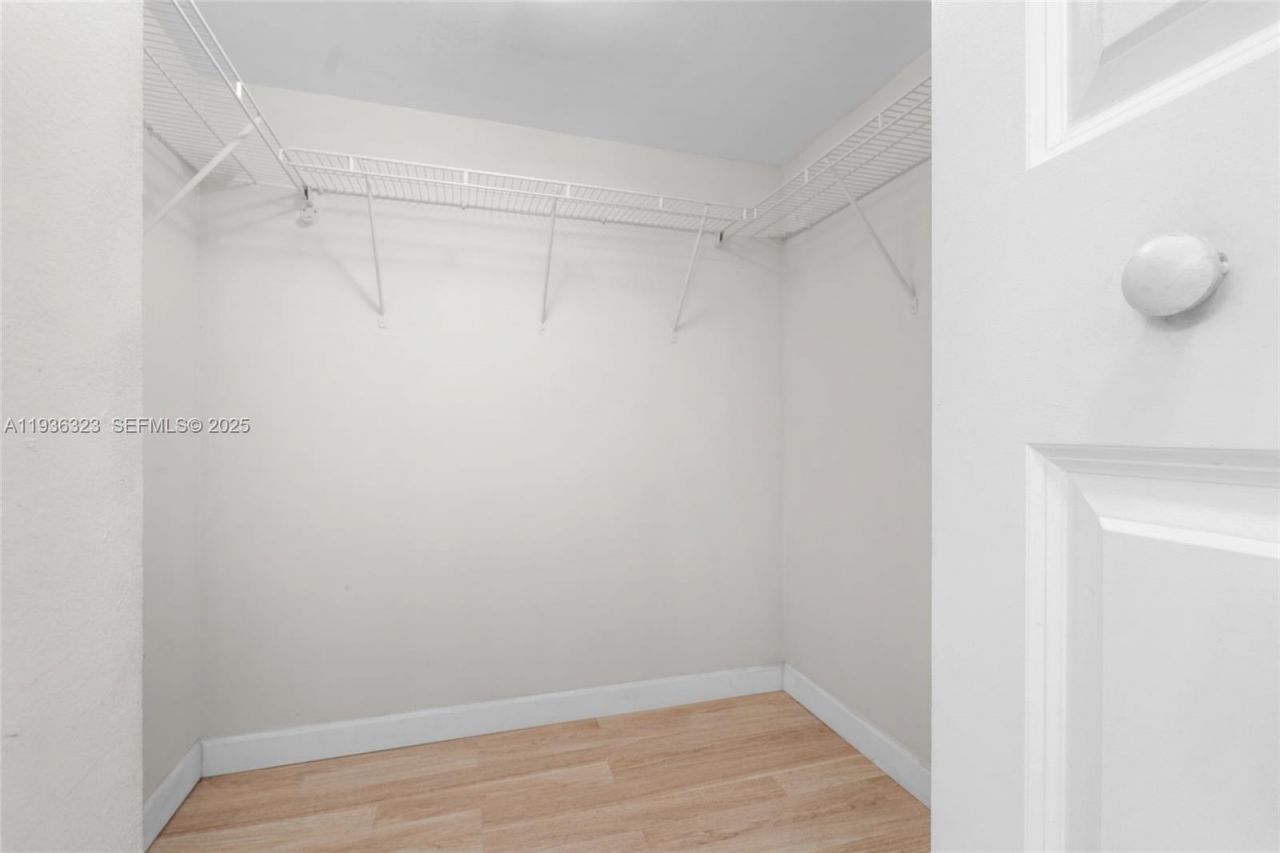 3401 N Country Club Dr, Unit 519, Aventura, FL 33180 Photo