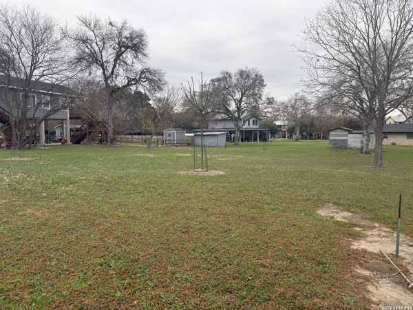 112 Lake Forrest Dr., Seguin, TX 78155
